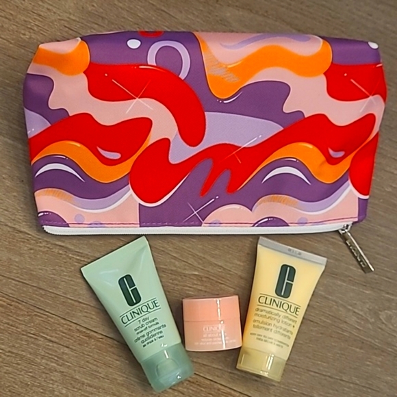 NEW Clinique SET Moisturizer Scrub and Eye Cream with Bag NWT - Picture 2 of 4